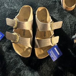 woman’s birkenstock size 39